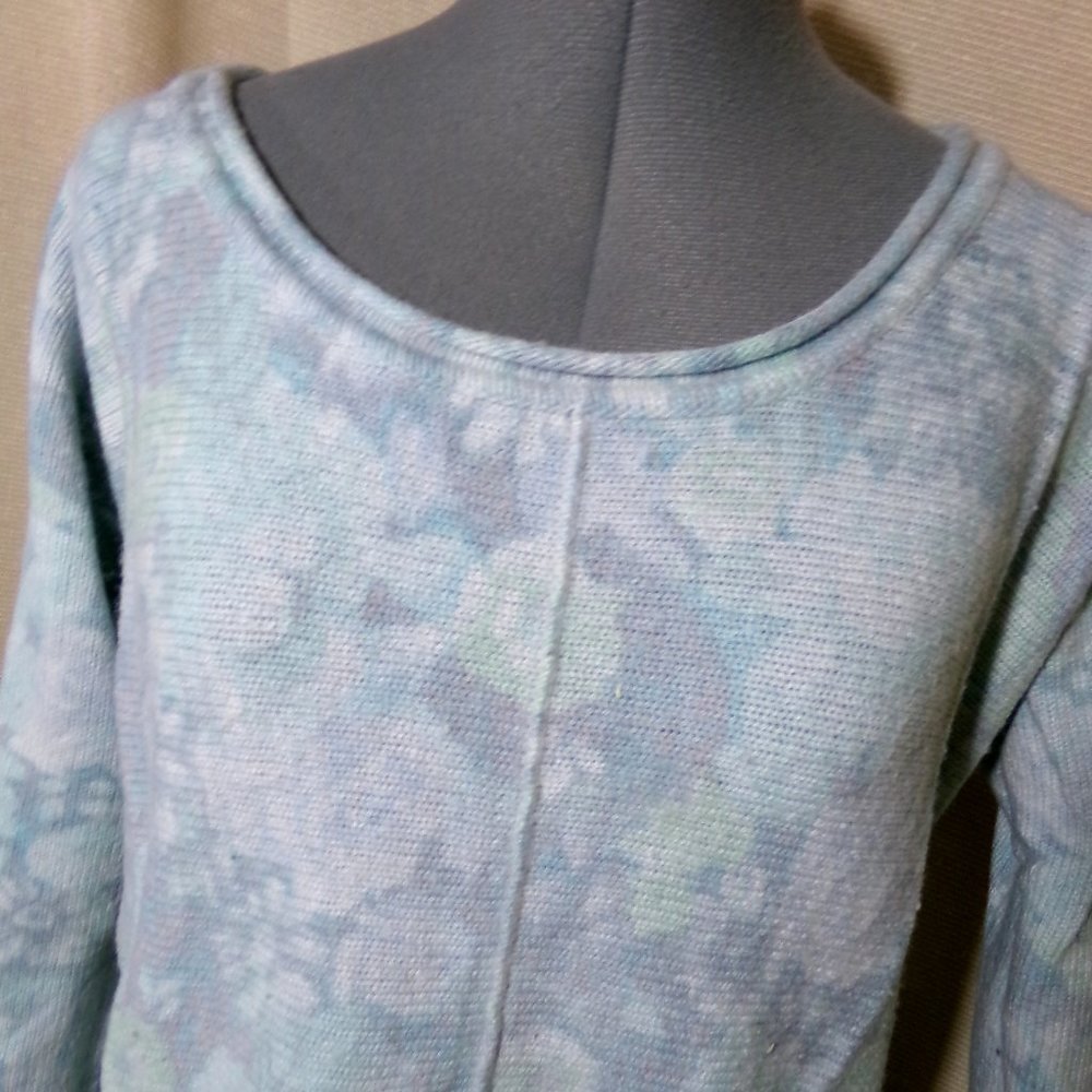 FREE PEOPLE Scoop Pullover Sweater M Blue Green Floral easy fit Cozy Boho LS